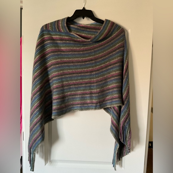 Womens knitted shawl scarf with light metallic threads - Picture 2 of 4